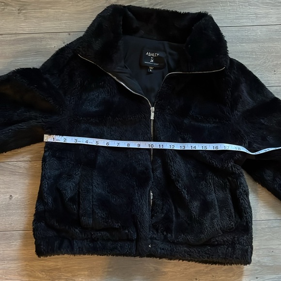Thick Jacket, in EUC, size large - Picture 6 of 11